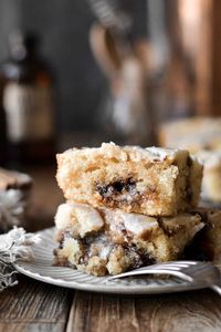 A high altitude cinnamon roll cake made with vanilla cake batter that’s swirled with a buttery, brown sugar and cinnamon swirl, then finished with sweet vanilla icing. This is an easy one layer cake that’s fantastic served warm from the oven.