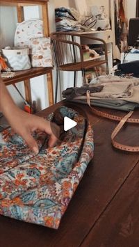 5,245 likes, 60 comments - holapipicucu el February 20, 2024: "Bolso de tela fácil de hacer con un rectángulo de 60 x 40 cm ✂️💪". 