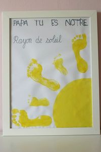 Empreintes de pieds, soleil qui brille