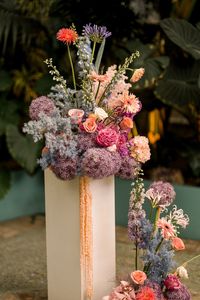 Colorful modern Los Angeles wedding at Grass Room