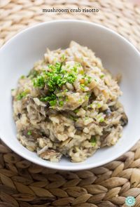 Mushroom Crab Risotto - This Mushroom Crab Risotto is a simple and easy but elegant dish that is perfect for romantic dinners and dinner parties! Impressive meal with minimal work! #mushroomcrabrisotto #maindishes