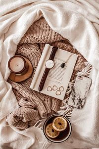 The Golden Girl | Pretty Things, Aesthetic, makeup, relaxing, pink, soft pink, makeup, baths, flowers, shades of pink, style, fashion blogger, blogger, inspiration