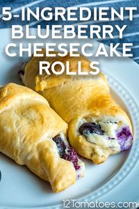 5-Ingredient Blueberry Cheesecake Rolls | 12 Tomatoes