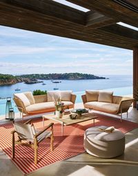 Antonio Citterio lends his design expertise to create the outdoor version of the Esosoft collection for Cassina. These sofas, love bed, and armchair boast a hand-woven fiber shell enveloping plush cushioning for ultimate comfort.