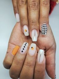 Minimalistische nageldesigns en nail art - Mamaliefde