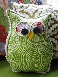 Owl pillow tutorial – easy! @ DIY Home Cuteness