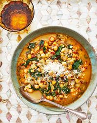 Garlicky Spinach and Chickpea Soup Recipe - PureWow