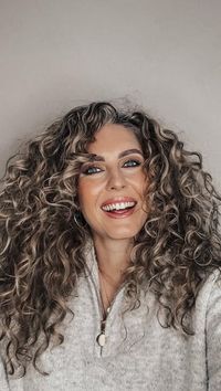 Nikita Berkhout | Creator on Instagram: "Easy Refresh 👉Comment LINK and I’ll dm you the link 💕
Refreshing your hair doesn’t have to take long! I’m ready within 10 minutes.

I’ve used the Curl Rescue Refresh Spray @curlysecret 
💰Use code CurlyKiet for discount 💰

AD #curls #hair #curlyhair #wavyhair #refreshroutine #fypage #viral #explorepage #curlytipsandtricks #curlyhairroutine #krullen"