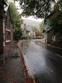 A rainy afternoon on a cozy English street https://ift.tt/2Nzrb2x