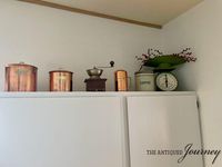 Find how to decorate with vintage copper in this post! I share some pieces from my collection, where to find copper, and simple ways of styling it. #copper #vintagecopper #vintagedecor #vintagehomedecor