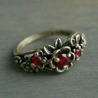 New! Vintage Old Red Rose Retro Antique Silver Ring Details: - Condition: New - Metal: Alloy - Band Color: Silver - Stone: Cz Cubic Zirconia - Style: Vintage, Retro, Antique - Included: 1 X Ring Check Out My Other Listings! Other Items I Carry: Vintage Rings Retro Rings Men's Rings Sterling Silver Rings Engagement Bridal Wedding Rings Punk Biker Rings Ethnic Rings Floral Rings Pearl Rings Art Deco Rings Gothic Rings Couples Rings Ring Sets Heart Rings Funny Rings Silver Necklaces Gold Necklaces Vintage Necklaces And Earrings Handmade Jewelry Opal Rings Bracelets And Necklaces And Tons Of Popular Trendy Jewelry Deals.