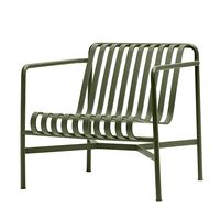 The sleek yet robust Palissade lounge chair is a member of HAY’s versatile outdoor furniture collection. Palissade outdoor furniture features a strong, graphic design that consists of simple steel tubes and slats.