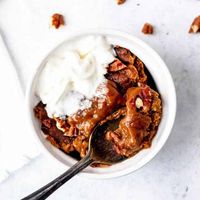 This healthy pumpkin cake with applesauce is like a cross between lava cake & pumpkin pie! A moist cake with a creamy pumpkin pudding layer!