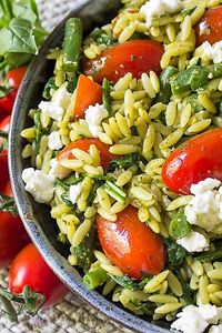 For a taste of summer, Pesto Orzo and Vegetables a simple, healthy dish with pesto, spinach, green beans and tomatoes. Packed with flavor and ready in 20 minutes. #pastasides #pestopastasalad