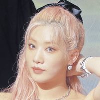 loona kim lip icon lq messy pfp