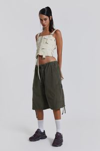 Discover the unparalleled comfort and style of the Khaki Parachute Cargo Shorts. These shorts feature an oversized fit and six-pocket styling, accompanied by an elasticated waistband and adjustable cotton drawcord for added flexibility.