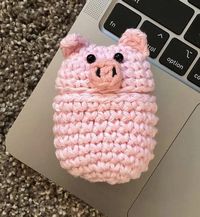 (10) Crocheted a piggy AirPod case : crochet