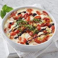 The fresh and tart flavors from basil, tomatoes and balsamic vinegar balance the richness of a typical white cheddar mac and cheese.