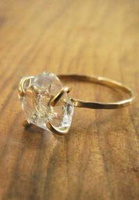 how cool is that. conflict free diamonds and green recycled gold, such a neat idea. i think i shall be buying some rough diamonds on ebay : P