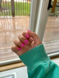 #pinknails #shortnails #trendy #pink #nails #dipnails #cutenail #spring #fashion #aesthetic #brightnailcolors #acrylicnaildesigns #nailinspo💅🏻 #inspiration 