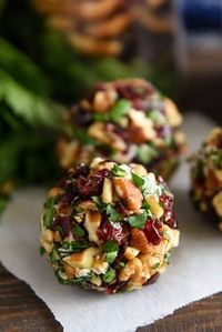 Cranberry Pecan Goat Cheese Truffles: these festive mini cheese balls only take 15 minutes and are loaded with creamy goat cheese, cranberries and crunchy pecans! #easyrecipe #holidayinspo #holidayrecipe