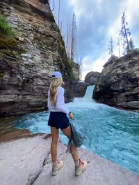 Glacier National Park/Montana Travel Guide - Tall Blonde Bell by Ashley Bell | hiking tips for glacier national park, montana travel guide, summer hiking trips