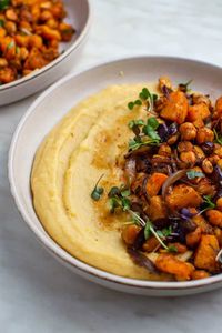 This creamy vegan polenta is perfect for a quick weeknight dinner. It's packed with protein, fiber and comes together in just 30 minutes!