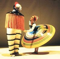 Oskar Schlemmer's Triadissches Ballet  #bauhaus