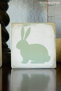 2x4 Bunnies | Make these simple 2x4 bunny blocks out of scrap 2x4s and paint. The perfect little addition to your Easter decor.