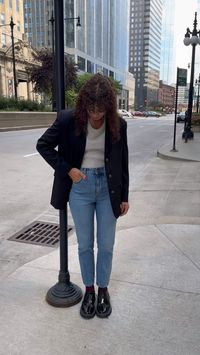 Looking for you next fall outfit idea? Try pairing your favorite jeans with black loafers and a blazer! Layers are the perfect way to style your fall fashion.