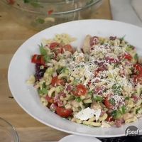 Recipe of the Day: Geoffrey Zakarian's Italian Chicken Pasta Salad ☀️ Rotisserie chicken is the star of the show in Geoffrey's easy pasta salad. It's hearty enough to act as a side dish or be the main event!