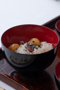 This is a glossy lacquered "Oryoki" made by Yamanaka Lacquerware craftsmanship. The combination of black on the outside and red on the inside is chic and glamorous, and is recommended not only for daily use but also when entertaining guests. Visit MUSUBI KILN to see other authentic Japanese tableware. | #Japanesetableware #japanesedinnerware #Japanesefood #Japanesecuisine