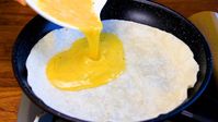 Just pour eggs on the tortilla and the result will be amazing! Simple and delicious - YouTube