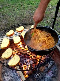 Dutch oven spaghetti – Cupcakes and Sandcastles