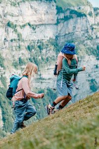 When children play and romp about outdoors, the emphasis is firmly on having fun. Parents’ main priority is knowing that their children are equipped as well as possible, espe­cially when it comes to shoes. LOWA has always invested a lot of product devel­opment effort to the chil­dren’s footwear segment. For example, a special last that provides more space in the toe area is used to make all chil­dren’s shoes. #lowa #kids #shoes