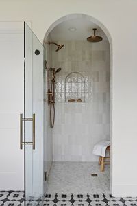 10 Fashionable and Functional Curbless Showers