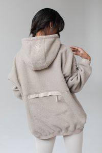 Stay cozy, babe. This 3 panel hoodie features a brushed fleece interior and 3/4 zip front with snap closure for optimal comfort and style. The finishing touch? 4 pockets and pop-of-color drawstring. • True to size (Slight oversized fit)