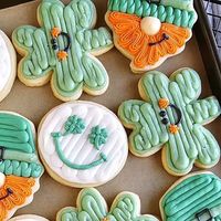 Sara's CUPCAKES on Instagram: "St. Patrick's Day pre-orders are now available!   🍀 "St. Paddy's Day" SUGAR COOKIES, $37/dozen.  💚🤎 "Mint Condition" CUPCAKES, $30/dozen. Buttermilk chocolate cupcakes topped with mint-chocolate buttercream swirl and garnish with crushed mint cookies.  **Pre-orders close Sunday, March 10th."