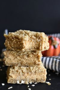 Pumpkin Cheesecake Crumb Bars - easy dessert recipe. Pumpkin spiced cheescake layer, sandwiched between two oatmeal crumb crusts! #pumpkin #pumpkincheesecake #oatmealcrumbbars #pumpkindessert #pumpkinbars #cheesecakebars #dessertbars #pumpkincreamcheese #oatmealcookies #pumpkin #cheesecake #Thanksgiving