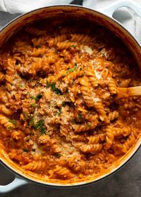 One pot creamy tomato beef pasta