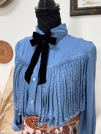 Perfect to add on to any blouse for that preppy cowgirl look, add to a bag to dress it up, or of course add it to your or your little girl's hair!! WIDTH: 4.5" LENGTH: 8.6"