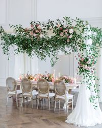 Loads of beautiful greenery + blooms for this canopy setup that remains a forever fave 🌿🌸 @rainbowchan.weddings @corinavphotography…