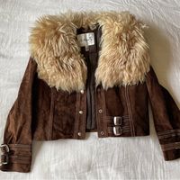 Closet Clear Out. Make Any And All Offers! Vintage Le Monde Leather & Fur Pilot Jacket Gorgeous Heavy Pilot Style Jacket In Ric H Brown Suede With An Oversized Dramatic Collar In Creamy Shearling. Buckle Details At The Wrists And Waist. Excellent Vintage Condition Worn With Minor Signs Of Wear But No Major Flaws. Vintage Size 11/12 Which In Women's Jackets Typically Would Correspond To A Modern Us Size 8, But Runs Slightly Smaller. I'd Say Could Fit A S/M Depending On Desired Oversized Look. How