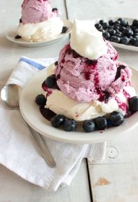 Baked+Meringues+with+Blueberry+Ice+Cream