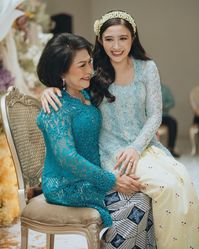 So happy! Akhirnya @febbyrastanty sudah sah menikah dengan Drajad Djumantara pada Sabtu (9/11/2024). 💍🕊️ Akad nikah pasangan artis keduanya digelar secara privat atau tertutup di The Tribrata, Darmawangsa, Jakarta. Keduanya melaksanakan akad nikah dengan adat Sunda.  Sebelumnya, Febby Rastanty juga sudah menjalani serangkaian prosesi mulai dari pengajian hingga siraman. Enzy Storia dan Yasmine Naomi terlihat menjadi pengiring pengantin di momen spesial itu.❤️ Semoga keduanya sakinah mawada...