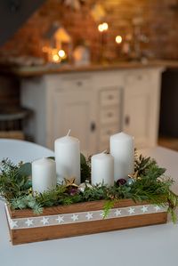 DIY Adventskranz: Adventsgesteck in der Holzkiste - Leelah Loves