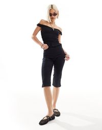 Cropped Trousers by Monki Fancy pants Mid rise Side splits Cropped length Skinny fit