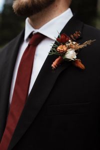 Utah Wedding Photographer, Zandra Barriga Photo, Groom Inspiration, Fall Wedding Inspiration, autumn wedding ideas, fall color palette, wedding photographer, utah wedding, utah wedding photographer, wedding pose ideas, black suit groom, timeless groom inspiration