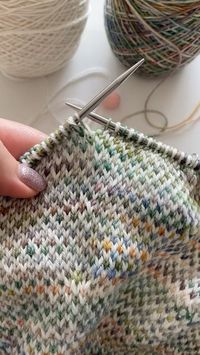 Rachael | West Coast Yarn Co.’s Instagram post: “How I do an invisible increase in 1x1 knitting. (M1L instead of Kfb) #indiedyer #indiedyersofinstagram #knitknitknit #nevernotknitting…”