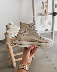 Des baskets Converse personnalisées qui ne ressemblent qu'à vous ? Personnalisez en ligne votre modèle préféré dans les moindres détails...